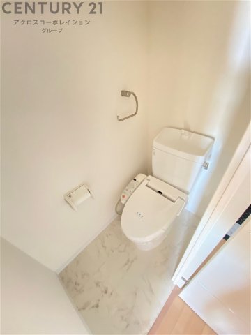 トイレ　温水洗浄便座付きのトイレです♪