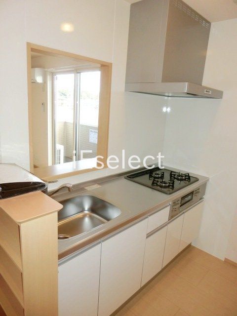 キッチン　お料理好きには嬉しい3口のシステムキッチン