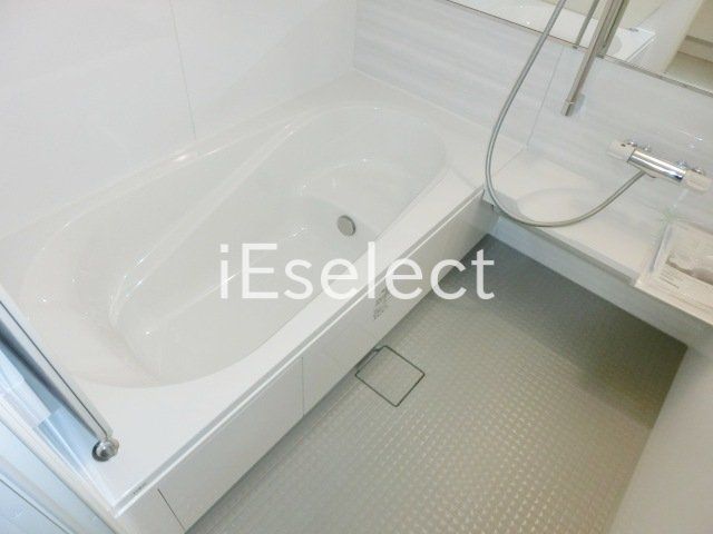 バス・シャワールーム　ゆったりとした一坪の浴室は魅力的です