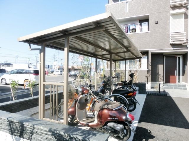 その他共有部分　屋根付の駐輪スペース。