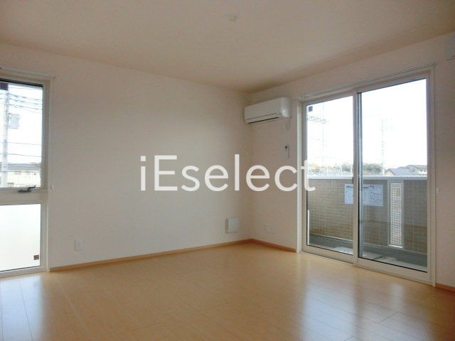 居室・リビング　広々とした12.4帖のリビングです