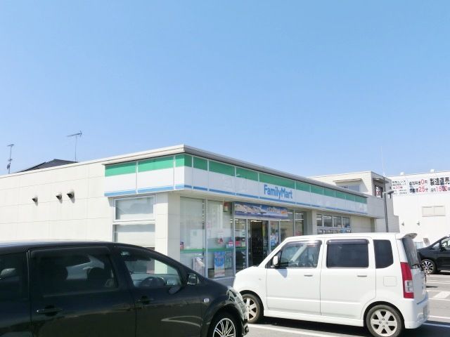 コンビニ　ファミリーマート（コンビニ）まで120m
