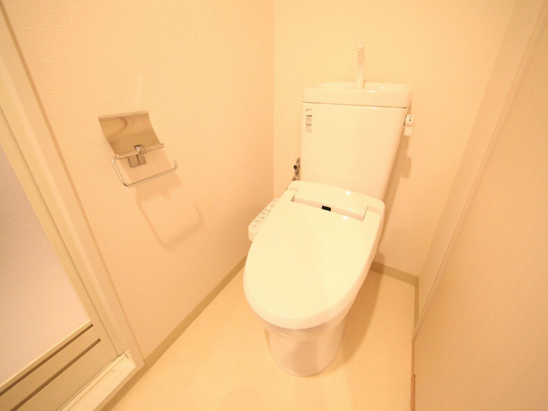トイレ　温水洗浄暖房便座付きトイレ