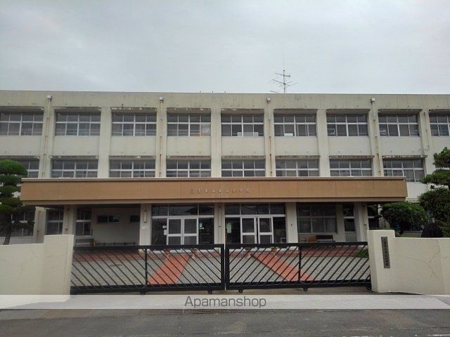 小学校　三豊市立本山小学校（小学校）まで700m