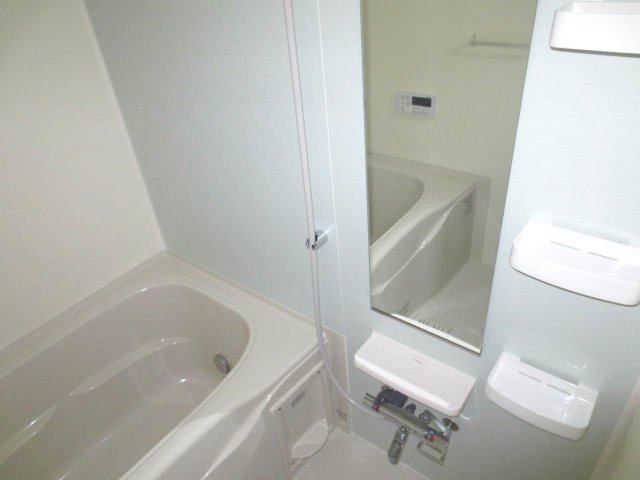 バス・シャワールーム　コンパクトで使いやすいお風呂です