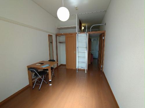 居室・リビング　2階は絨毯仕様です。