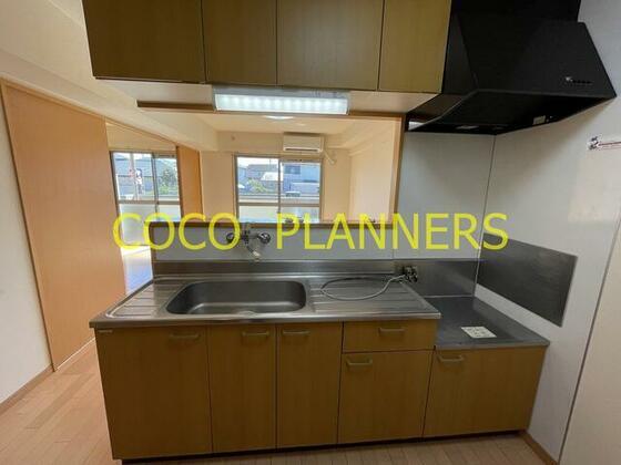 キッチン　※別号室の写真です。現況優先となります。