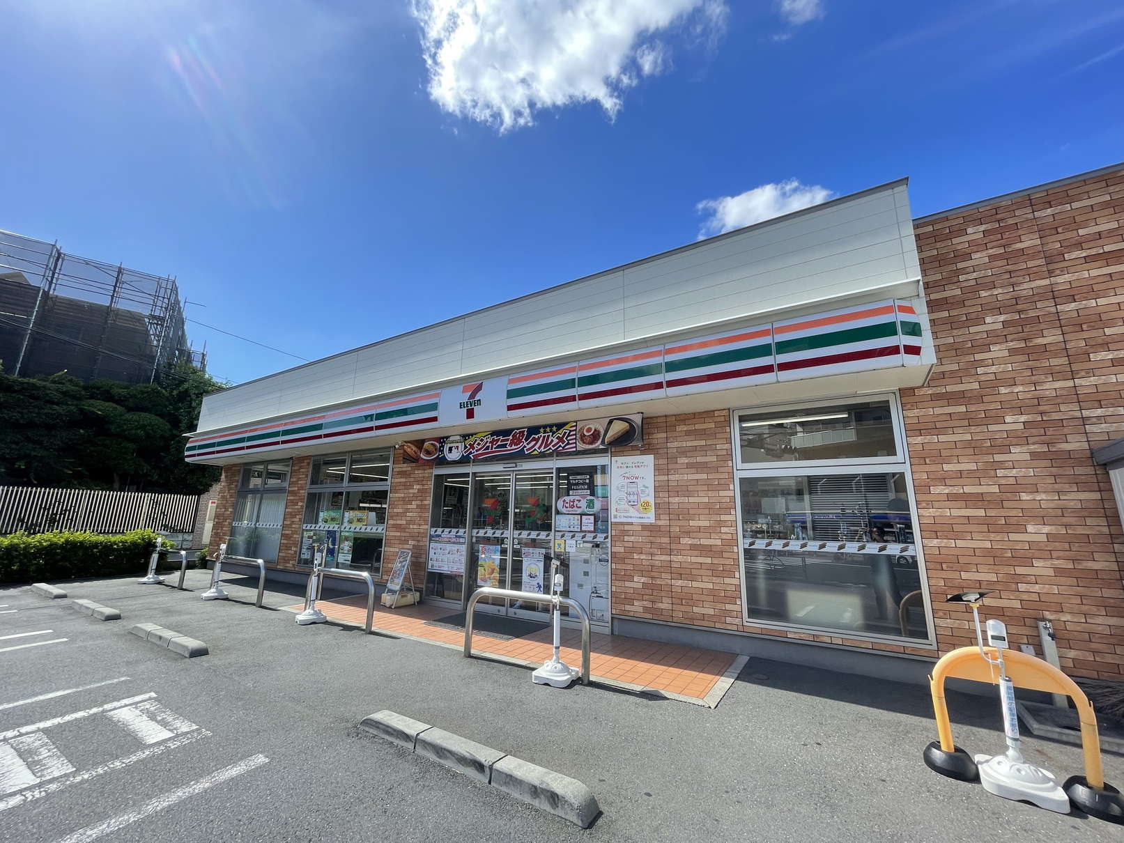 コンビニ　セブンイレブン目黒鷹番1丁目店（コンビニ）まで209m