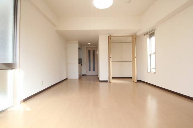 居室・リビング　※６０１号室内装写真参照