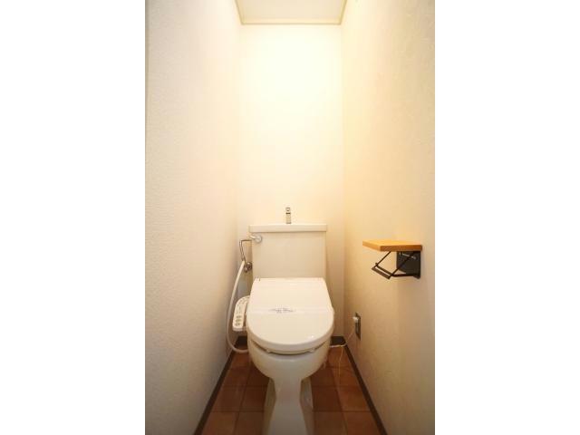 トイレ　温水洗浄便座付き