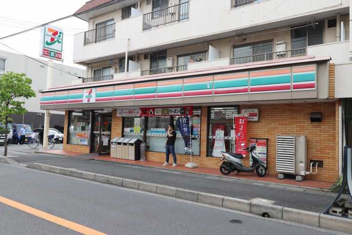 コンビニ　セブンイレブン（コンビニ）まで178m