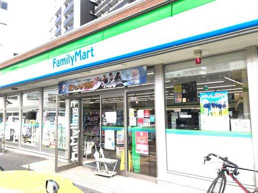 コンビニ　ファミリーマート桜川二丁目店（コンビニ）まで292m