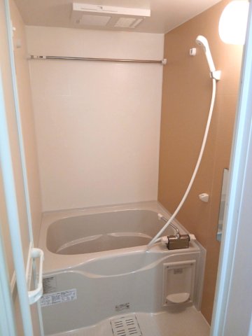 バス・シャワールーム　落ち着いた空間のお風呂です