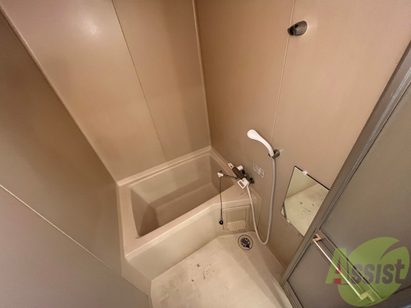 バス・シャワールーム　お風呂になります。一日の疲れを癒してくださいね。