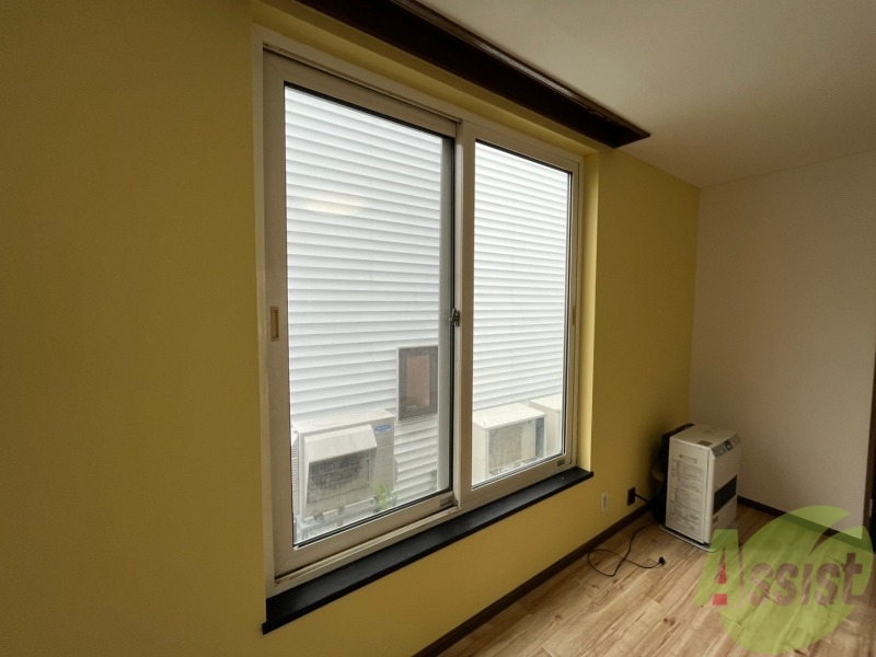 バルコニー　窓が沢山あると日がたっぷり入って気持ち良いですよね！