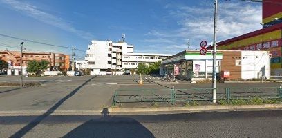 コンビニ　ファミリーマート（コンビニ）まで1056m