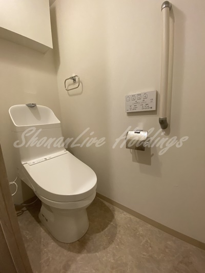 トイレ　トイレ個室♪ ※反転タイプ