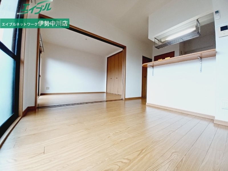 居室・リビング　同物件別室写真