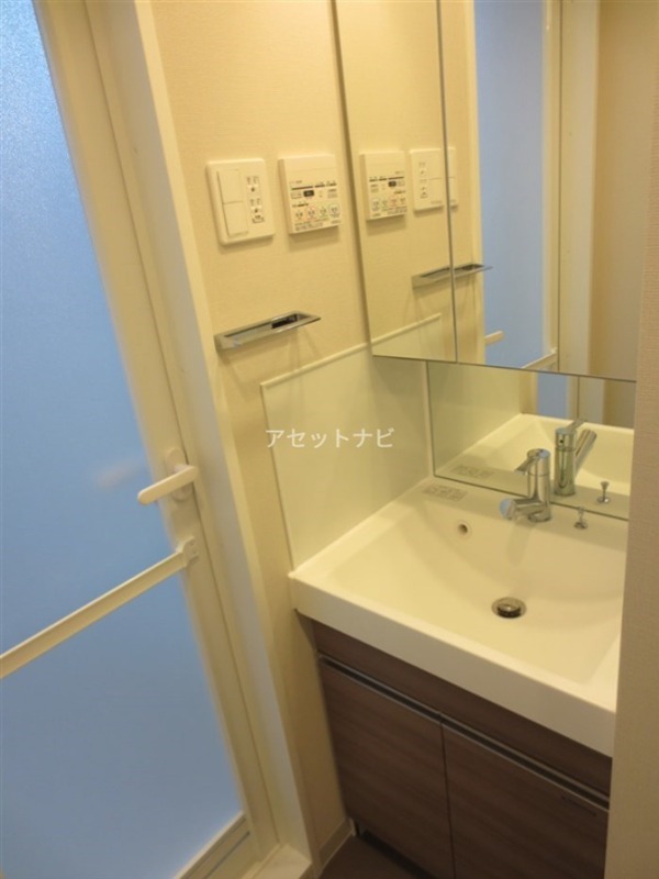 洗面設備　※同仕様別フロアの参考画像になります。