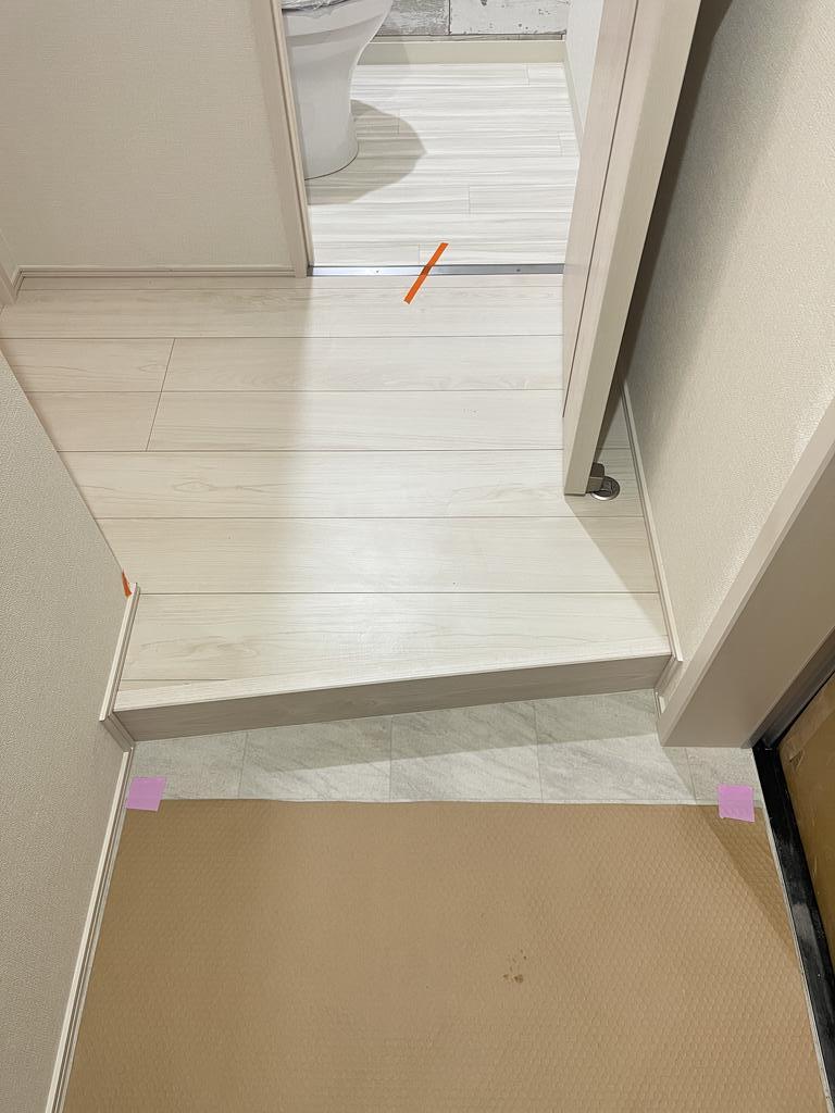 玄関　同タイプ同モデルを使用