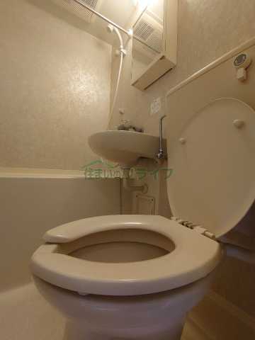 トイレ　別部屋の画像になります。