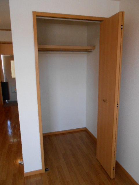 収納　居室内収納（深型クローゼット）完備