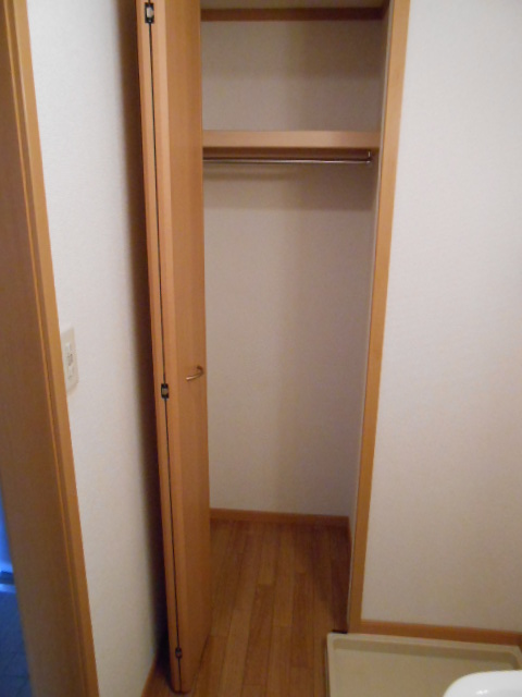 その他　洗面所内収納（納戸・半間分）完備