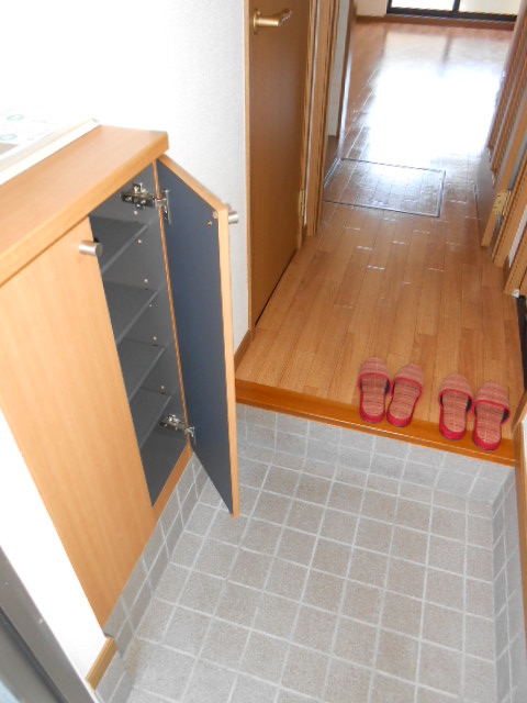 玄関　シューズボックス完備