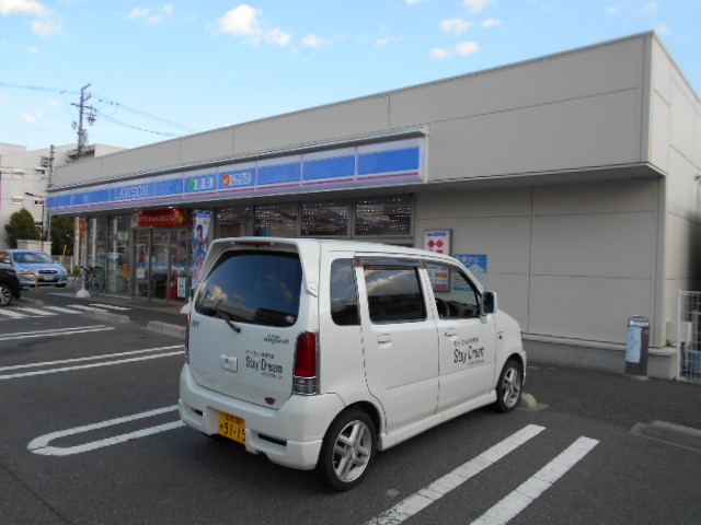 コンビニ　ローソン松本征矢野1丁目店（コンビニ）まで557m