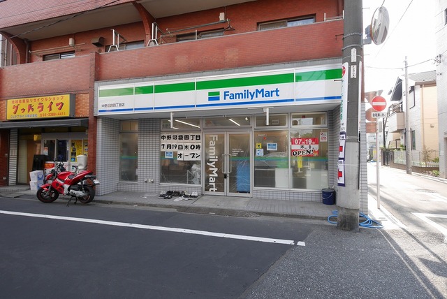 コンビニ　ファミリーマート　沼袋４丁目店（コンビニ）まで76m