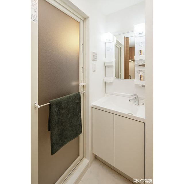 洗面設備　モデルルームにつき家具・調度品等は賃料共益費に含まれません