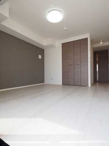 居室・リビング　☆明るい洋室☆