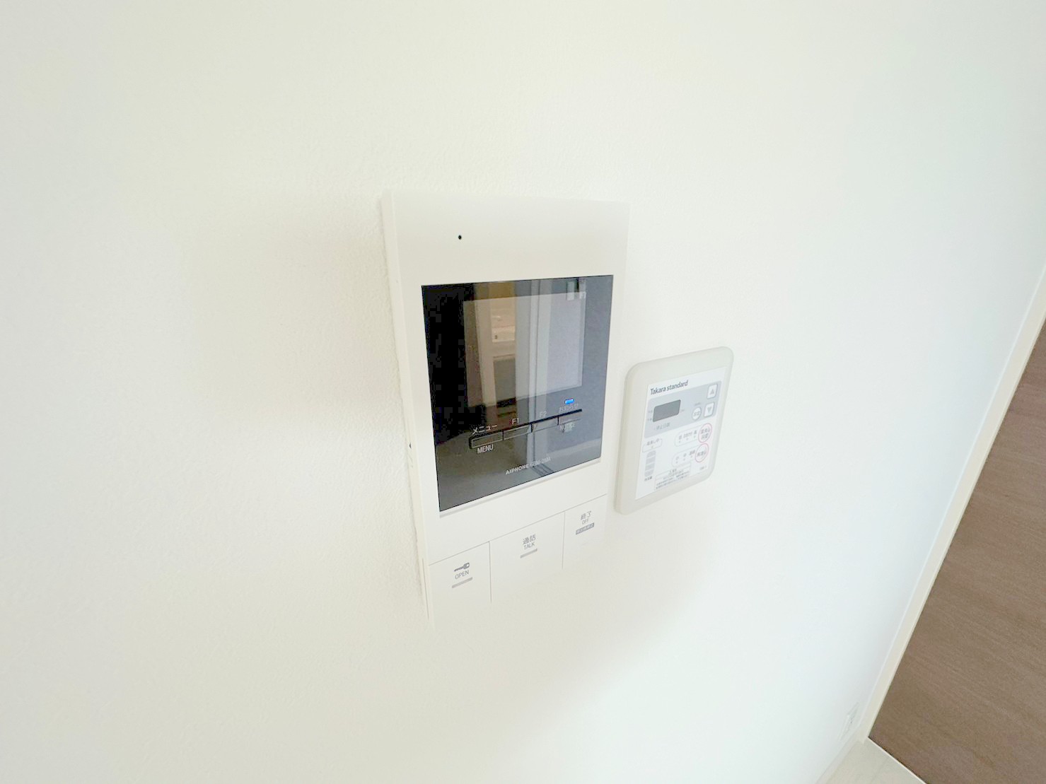 セキュリティ　TVモニターホンで来客が誰か確認してから開けて下さいね