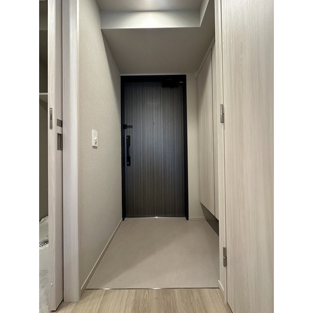 玄関　※別部屋の参考写真です。