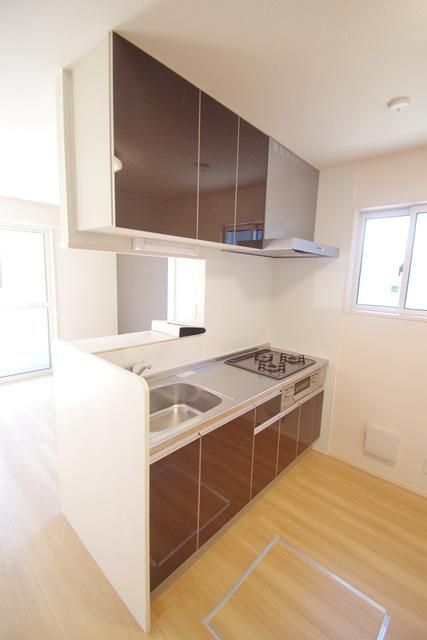 キッチン　★収納豊富なシステムキッチンです★