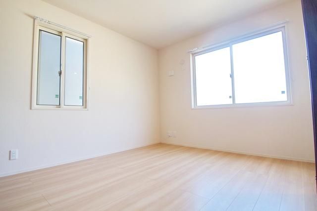 その他部屋・スペース　★二面採光の明るいお部屋です★