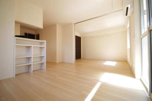 居室・リビング　★おしゃれなカウンターキッチンのリビングです★