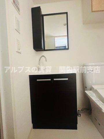 洗面設備　同一仕様。