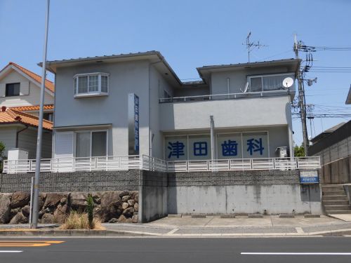 病院　津田歯科医院タカジン（病院）まで370m