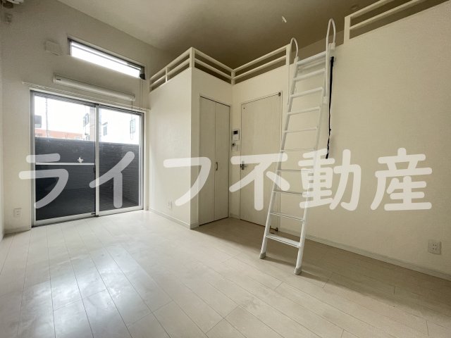 居室・リビング　ゆったり過ごせる居間です