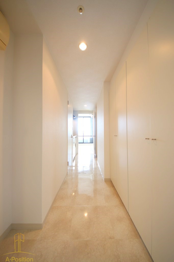 玄関　メゾン・ド・ヴィレ大阪城公園前