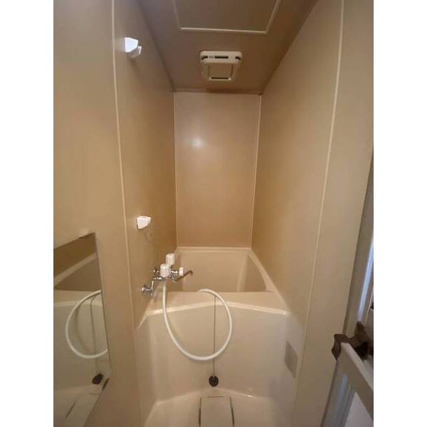 バス・シャワールーム　コンパクトで使いやすいお風呂です