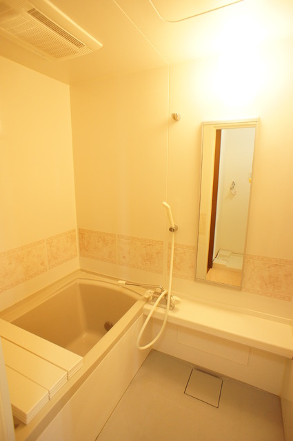 バス・シャワールーム　人気の設備！追焚機能付きバス！