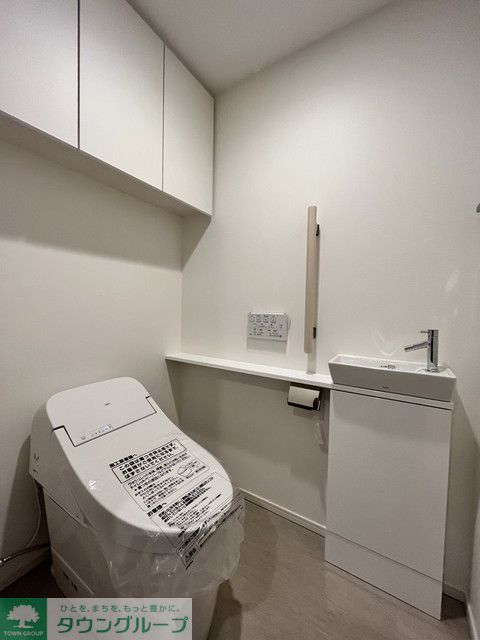 トイレ　※写真は同タイプ住戸です。