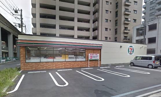 コンビニ　セブンイレブン（コンビニ）まで216m