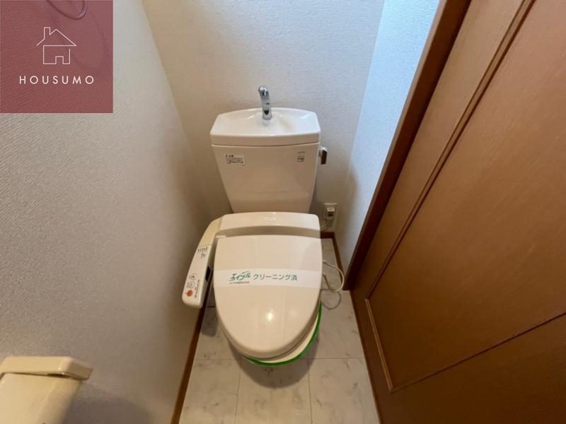 トイレ　同施工会社・同型モデルの室内です。（参考写真・イメージ写真）