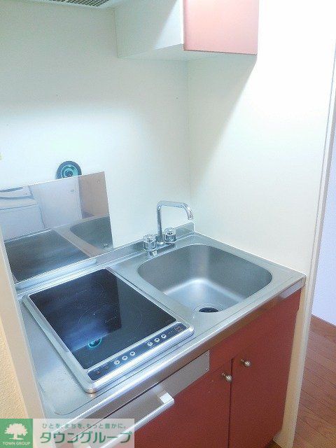 キッチン　電気コンロが2口付いています。