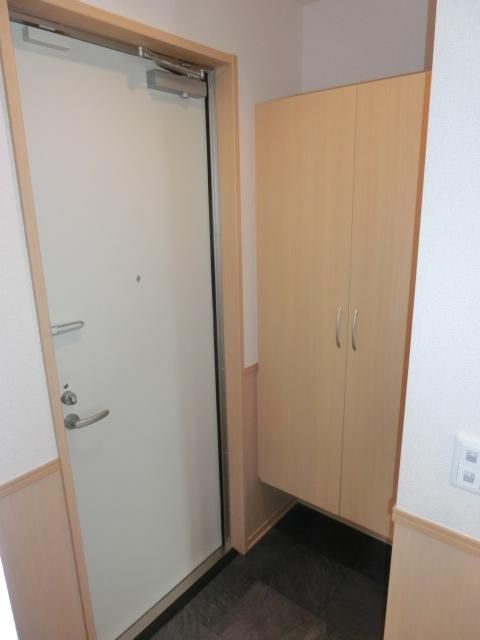 玄関　トールタイプシューズBOX完備