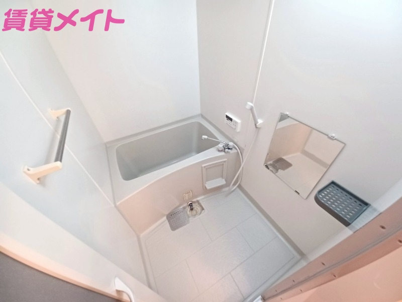 バス・シャワールーム　別部屋反転参考写真です