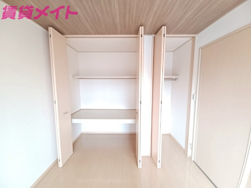 収納　別部屋反転参考写真です